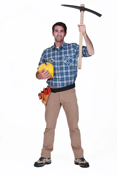Workman met een houweel — Stockfoto