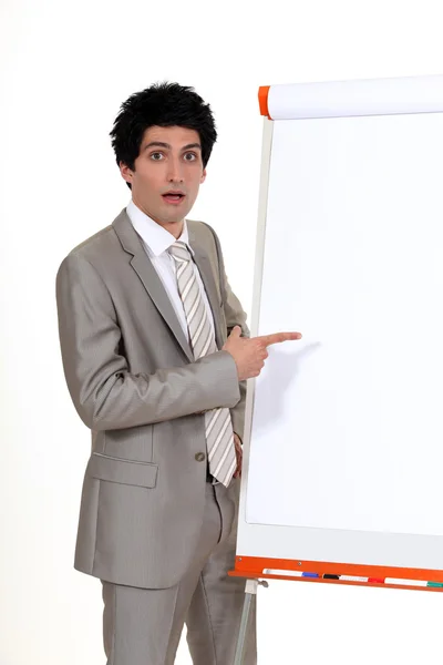 Empresário apontando para um quadro branco — Fotografia de Stock