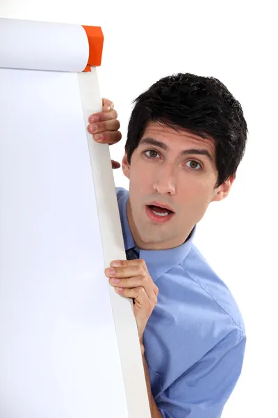 Mężczyzna stał przez tablicę typu flip-chart — Zdjęcie stockowe