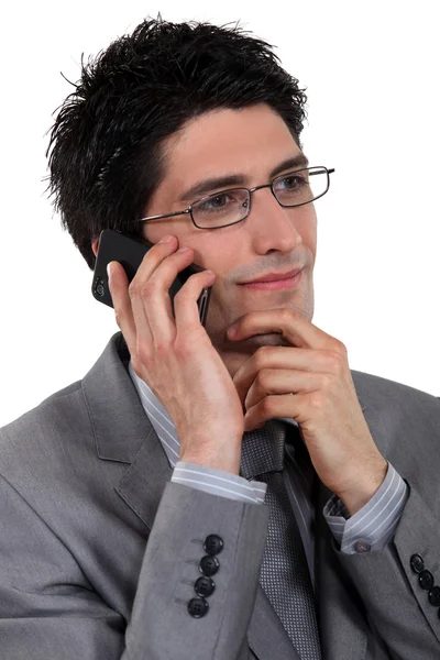 Elegante hombre de negocios hablando en su teléfono móvil — Foto de Stock