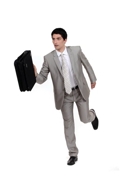 Uomo d'affari con valigetta funzionante — Foto Stock