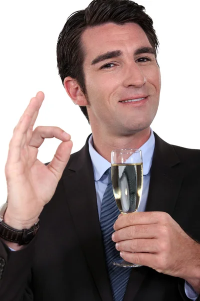 Empresário tomando uma taça de champanhe — Fotografia de Stock