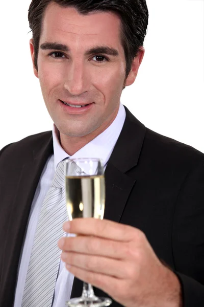 Un hombre de negocios con una flauta de champán . — Foto de Stock