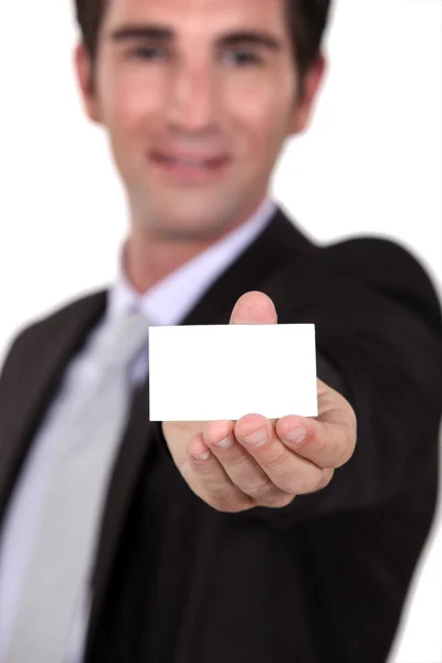 Человек с визиткой — стоковое фото