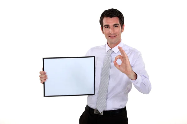 Чоловік тримає рамку зображення, роблячи нормальний жест — стокове фото