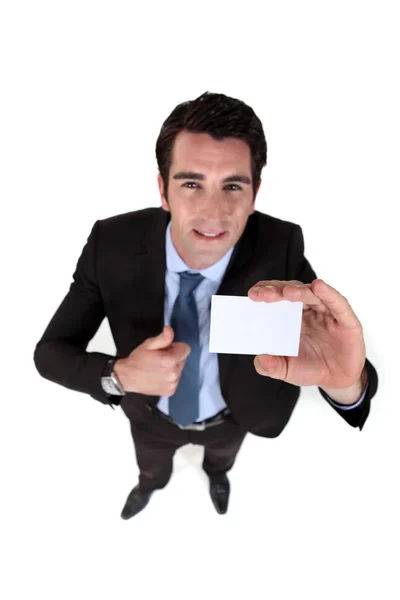 Άνθρωπος παρουσιάζοντας επαγγελματική κάρτα — Φωτογραφία Αρχείου