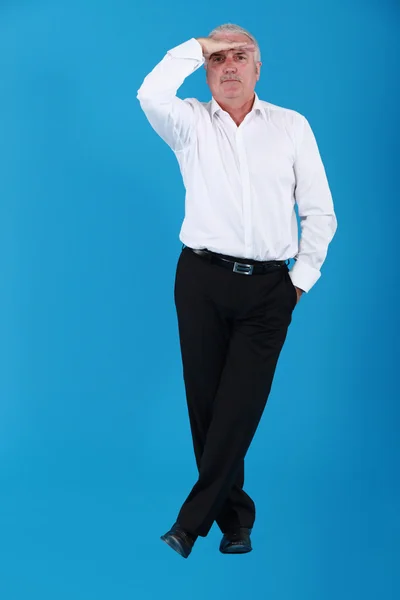 Mature man looking at the horizon — Stock Photo, Image