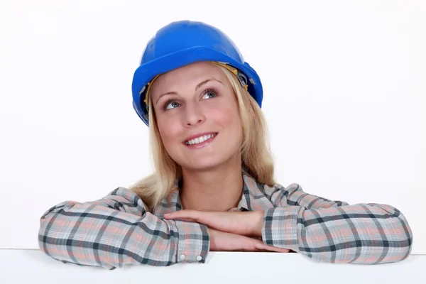 Женщины мечтательный строительный шлем — стоковое фото