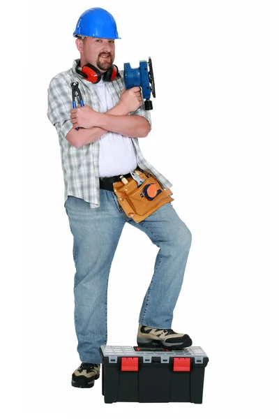 Údržbář drží brusku — Stock fotografie