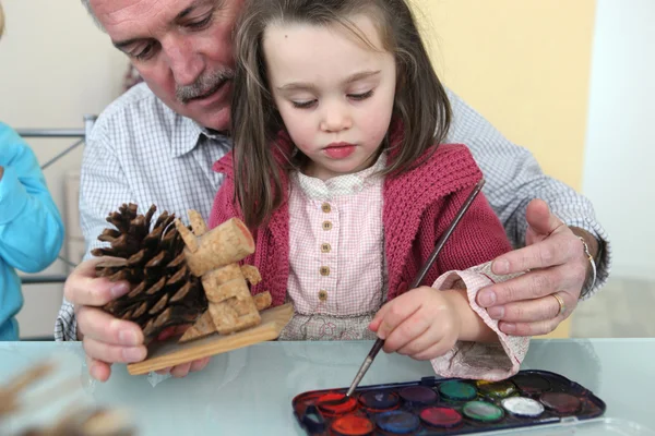Granddaughter and grandfather painting — Stock Photo, Image