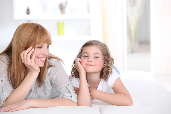 Mother spending quality time with her daughter — Stock Photo, Image