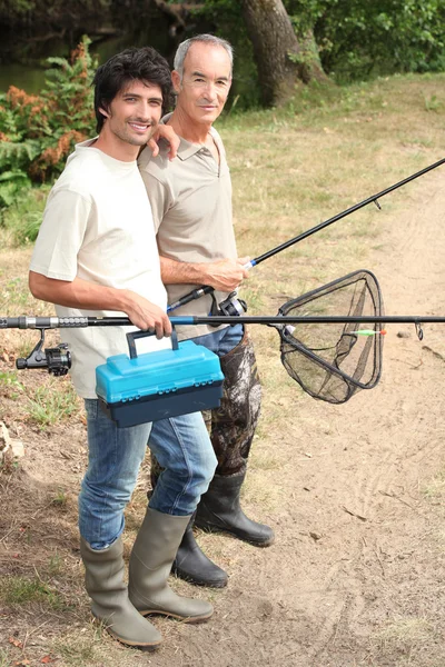 Père et fils en voyage de pêche — Photo