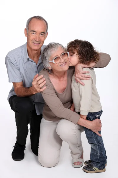 Dziadkowie z wnukiem — Zdjęcie stockowe