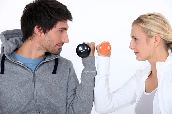 Couple with weights — Stock Photo, Image