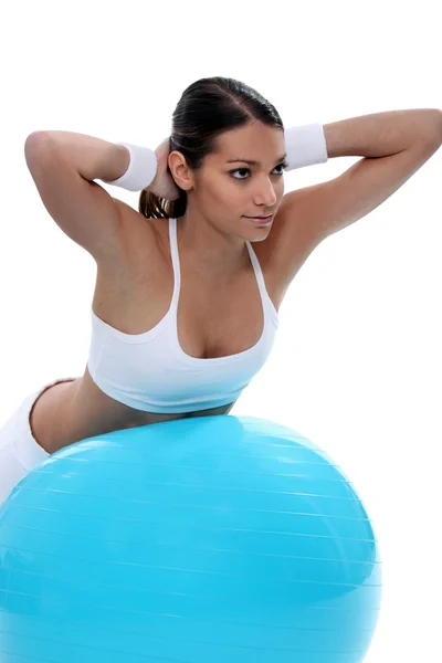 Gymnastik med blå ballong — Stockfoto