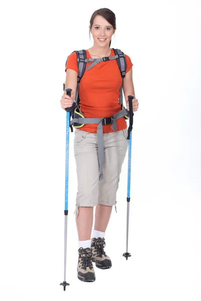 Mujer preparándose para ir de excursión — Foto de Stock