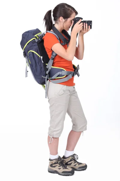 Backpacker con una fotocamera — Foto Stock