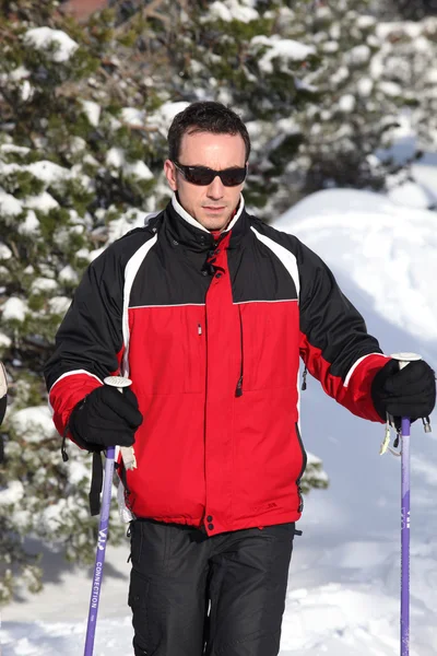 Esquiador masculino — Fotografia de Stock