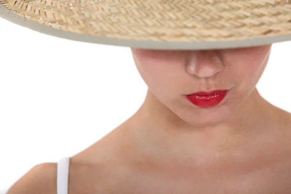 Žena v slaměném klobouku — Stock fotografie