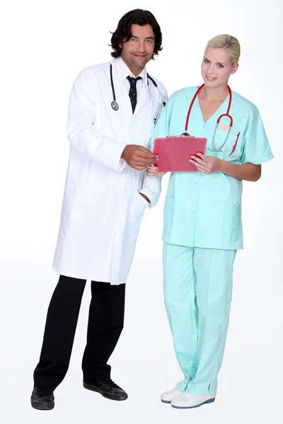 Médecin avec infirmière — Photo