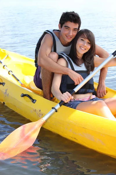 Par i kanot — Stockfoto