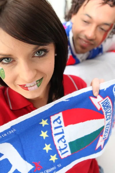 Couple supporting the Italian soccer team — Stock Photo, Image