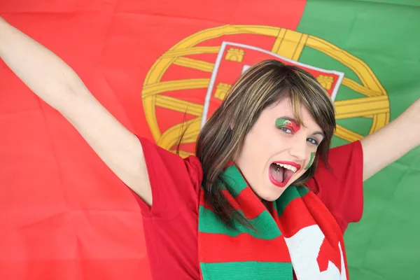 Donna che sostiene la squadra di calcio portoghese — Foto Stock