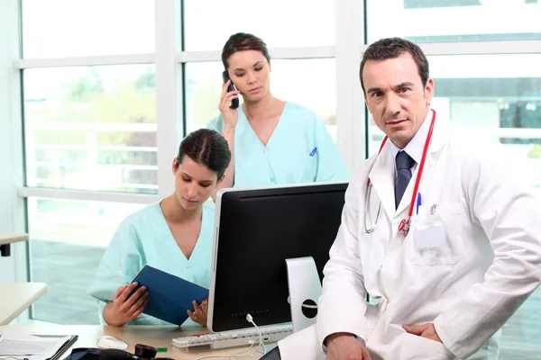 Doctor and nurses — Stock Photo, Image