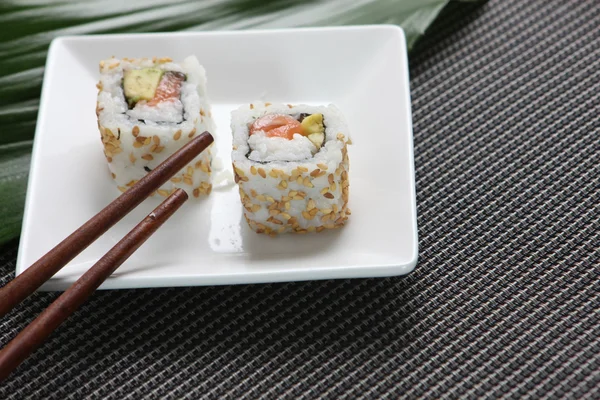 Pequeña porción de sushi —  Fotos de Stock