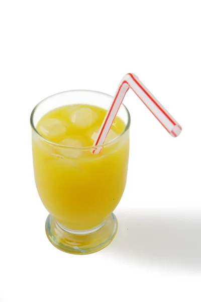Apelsinjuice med ett sugrör i det — Stockfoto