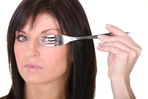 Primer plano de una mujer con un tenedor — Foto de Stock