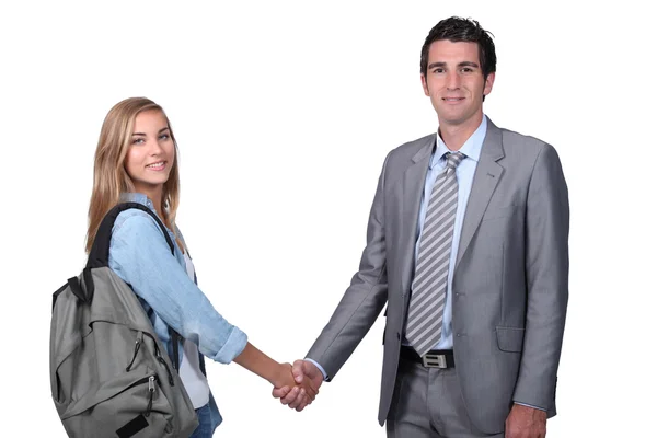 年轻的学生在一套西装和一个人握手 — 图库照片