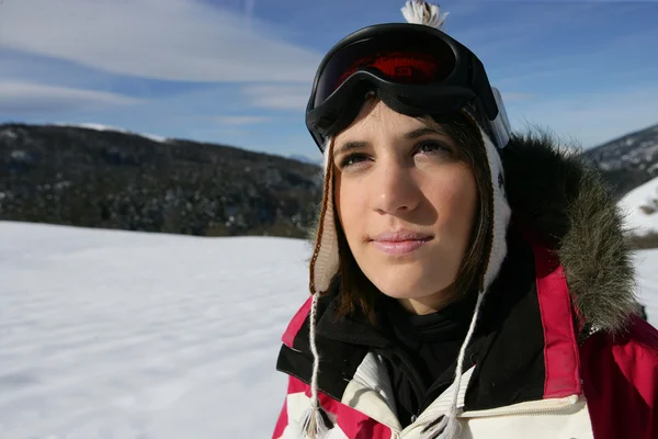 Dívka na lyžařské dovolené — Stock fotografie