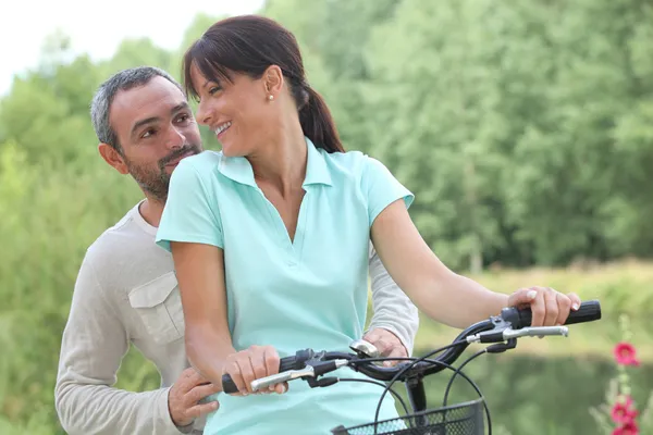 Couple on bike — Stock Photo, Image