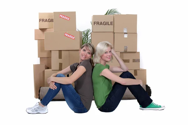 Dvě ženy, stěhování — Stock fotografie