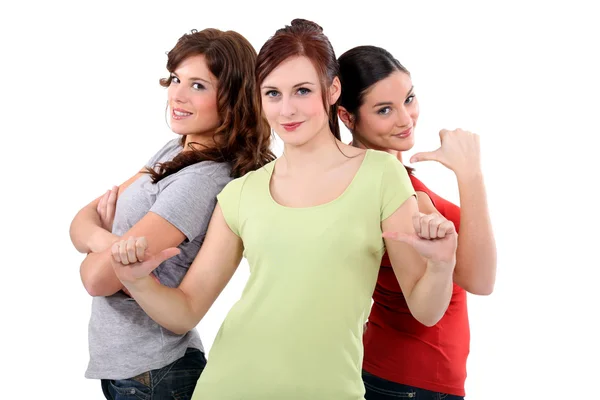 Três mulheres dando o polegar para cima — Fotografia de Stock