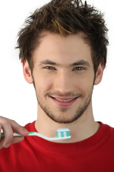Jovem segurando uma escova de dentes — Fotografia de Stock