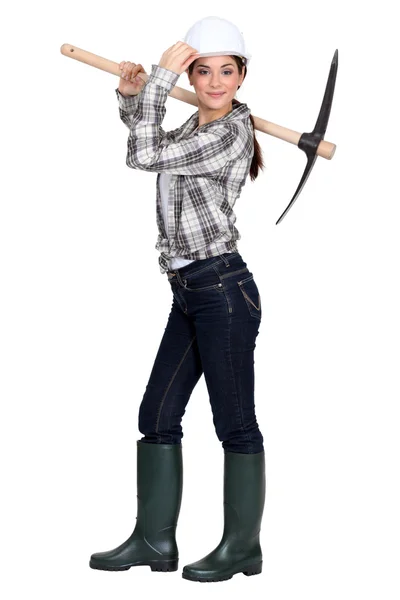 Seductora morena holding pickaxe —  Fotos de Stock