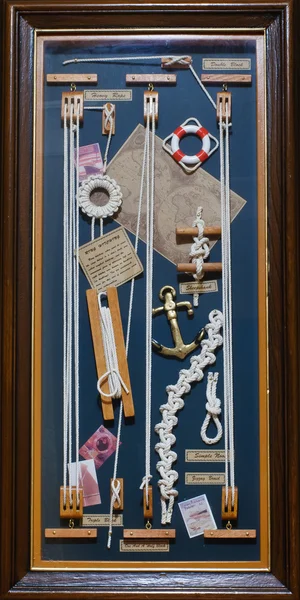 Collage di nodi, corde, boe di salvataggio e ancore — Foto Stock