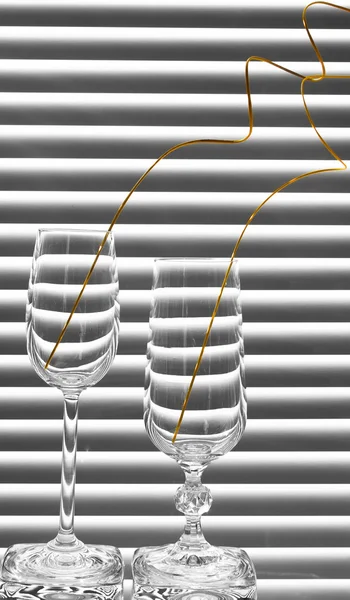Deux verres avec des branches en spirale — Photo