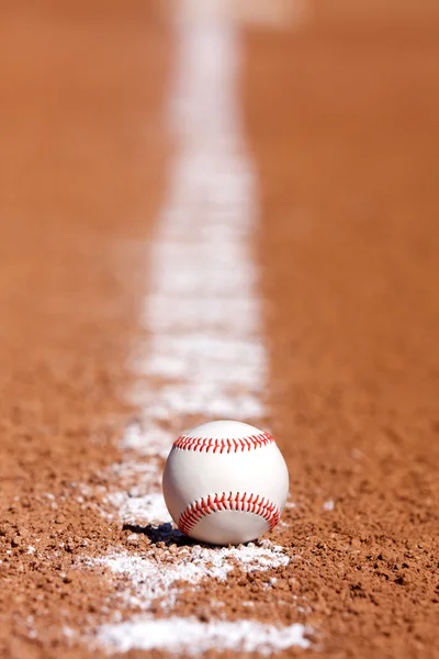 Μπέιζμπολ στη γραμμή κιμωλίας — Φωτογραφία Αρχείου