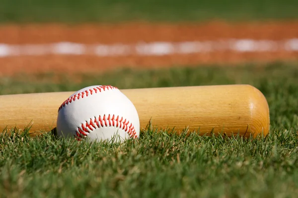 Baseball & Bat — Stock Photo, Image
