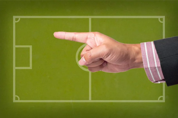 Hand pekar en fotboll spel strategi på en svart tavla — Stockfoto