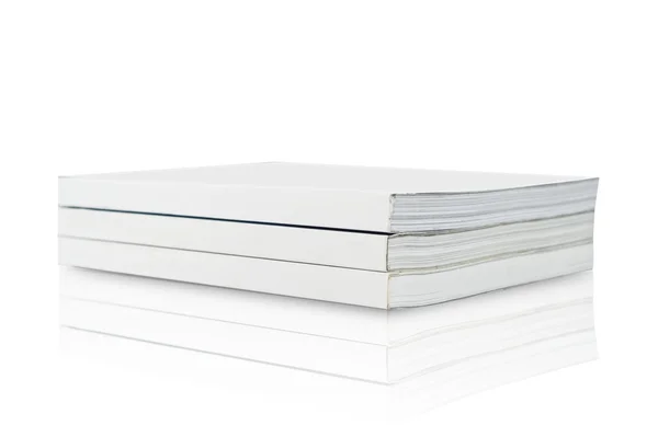 Blanco boek over witte achtergrond — Stockfoto