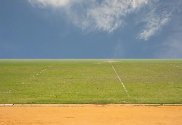 Lege gras van sport veld — Stockfoto