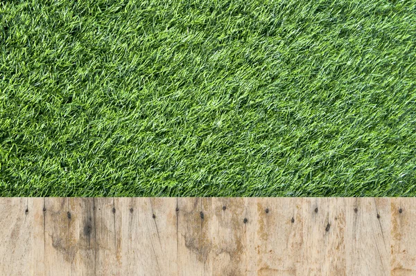 Madera vieja sobre hierba fondo — Foto de Stock
