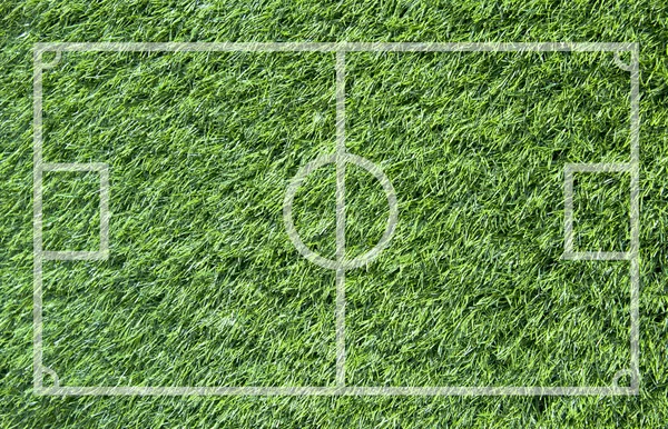 Sepak bola sepak bola di lapangan rumput — Stok Foto