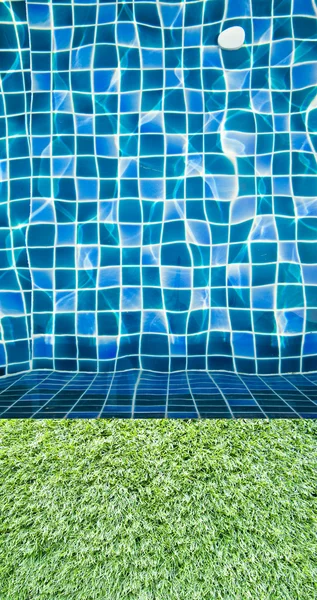 Hierba verde con textura de piscina y fondo —  Fotos de Stock