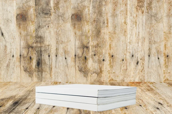 Puste książki na tle drewna — Zdjęcie stockowe