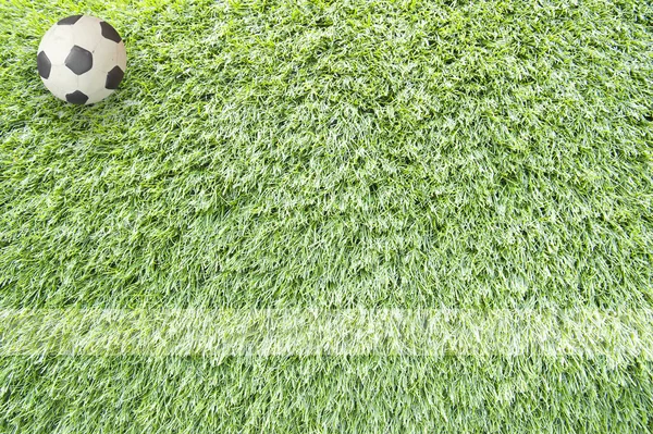 Plastilina Fútbol sobre hierba fondo — Foto de Stock